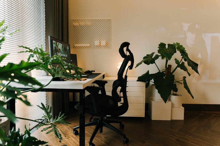Tips for Creating an Efficient Home Office Space That Boosts Productivity and Comfort